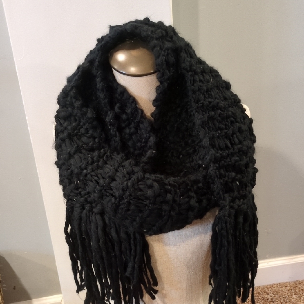 Chunky Black Knit Scarf